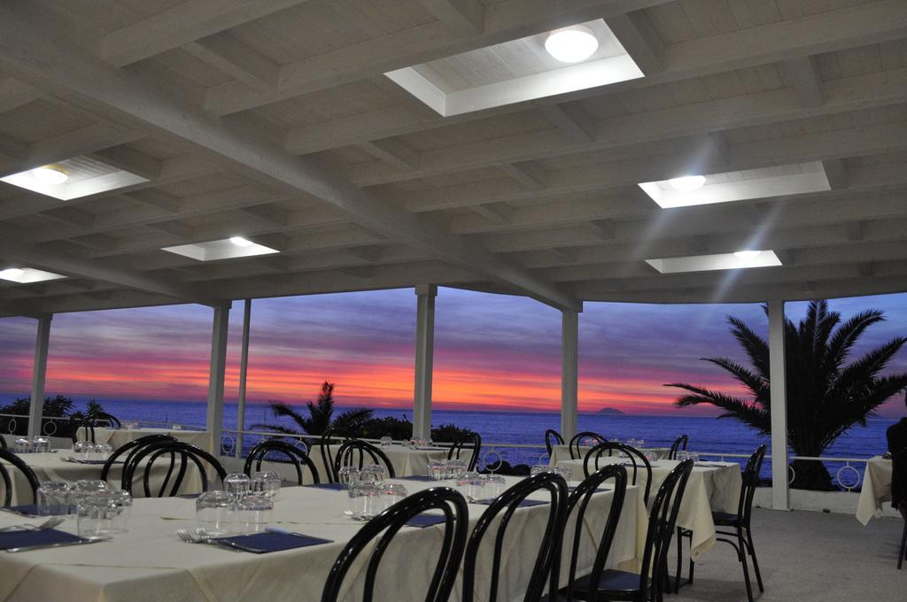 Hotel Ristorante La Scogliera - Nuova Gestione Piraino Exteriör bild