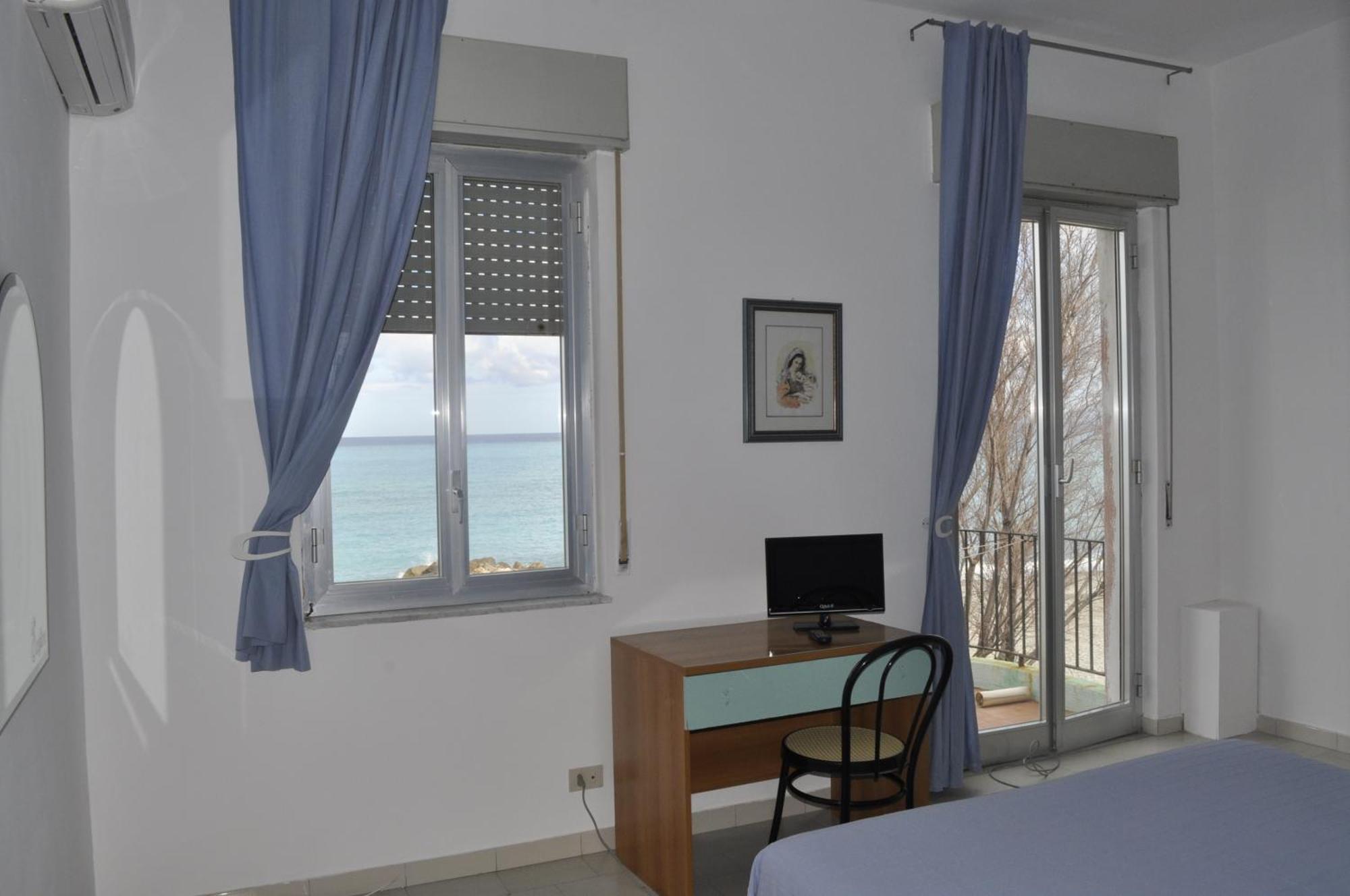 Hotel Ristorante La Scogliera - Nuova Gestione Piraino Exteriör bild