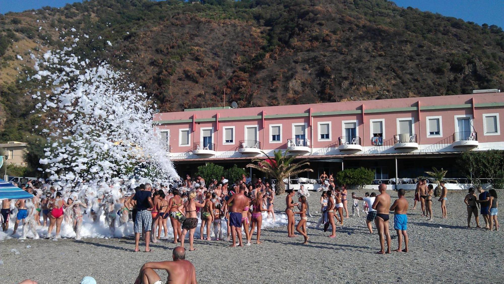 Hotel Ristorante La Scogliera - Nuova Gestione Piraino Exteriör bild