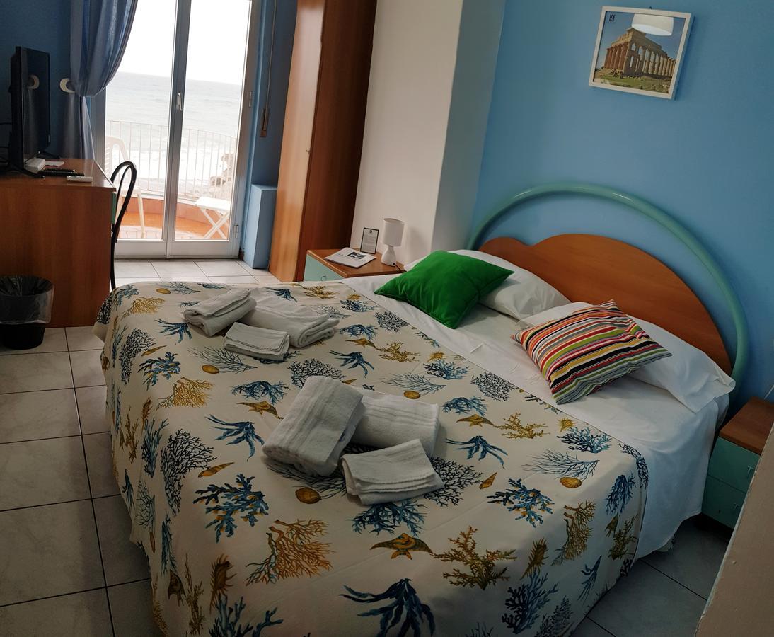 Hotel Ristorante La Scogliera - Nuova Gestione Piraino Exteriör bild